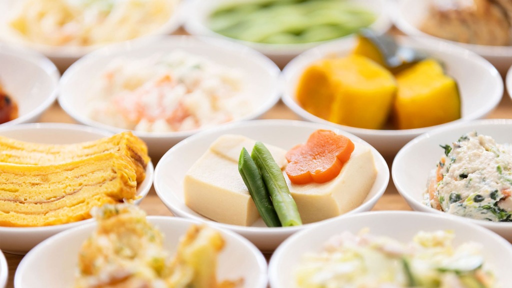 伊丹市で配食サービスを展開する当店は、ご高齢者の皆様へ食べやすいお弁当と元気をお届けしています。